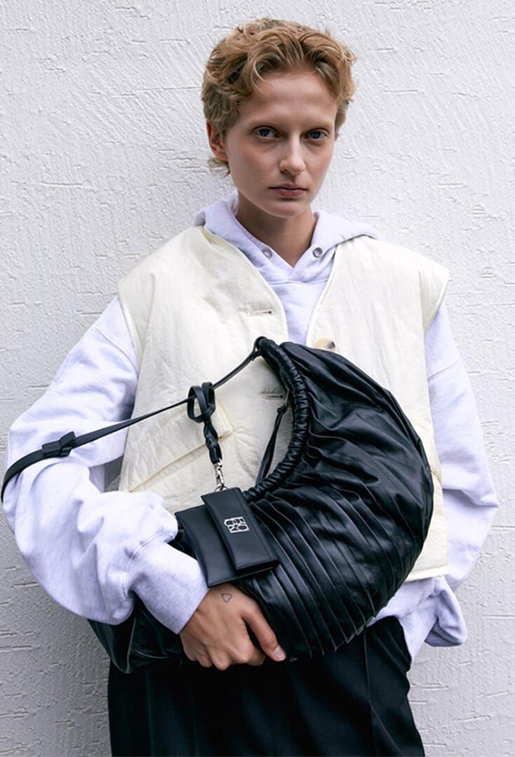 RIPPLE SHOULDER BAG-BLACK