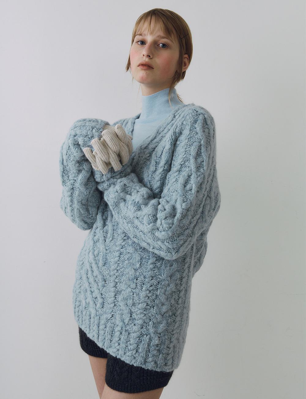 Alpaca Cable V-neck Pullover (Blue)