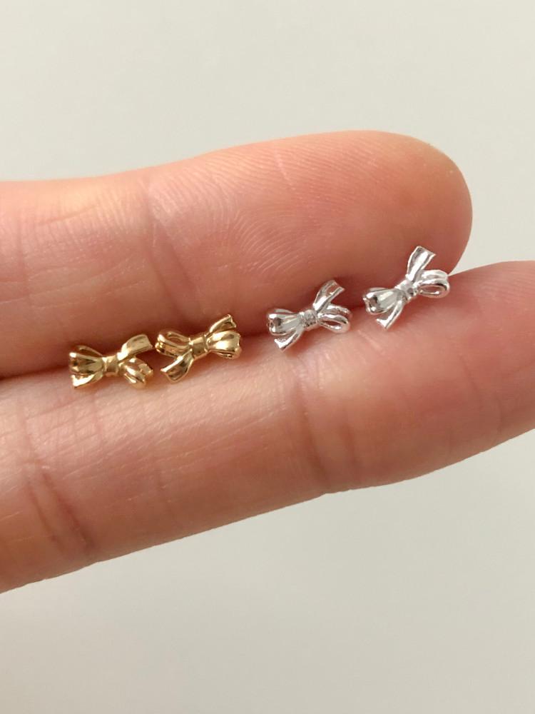 [둥그런/ 925 silver] 모아 리본 은 귀걸이 (2 color)