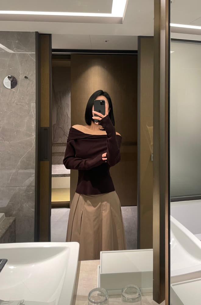 (탄탄/두께감) 립 오프숄더 니트 (브라운)