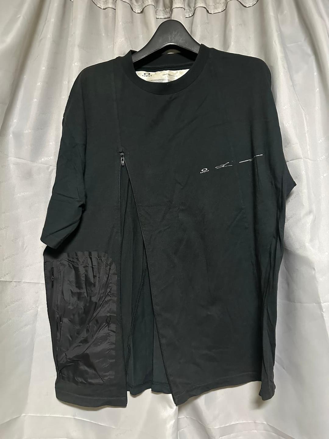 오클리 사무엘로스 지퍼 포켓 반팔 티셔츠 블랙 | 후루츠패밀리