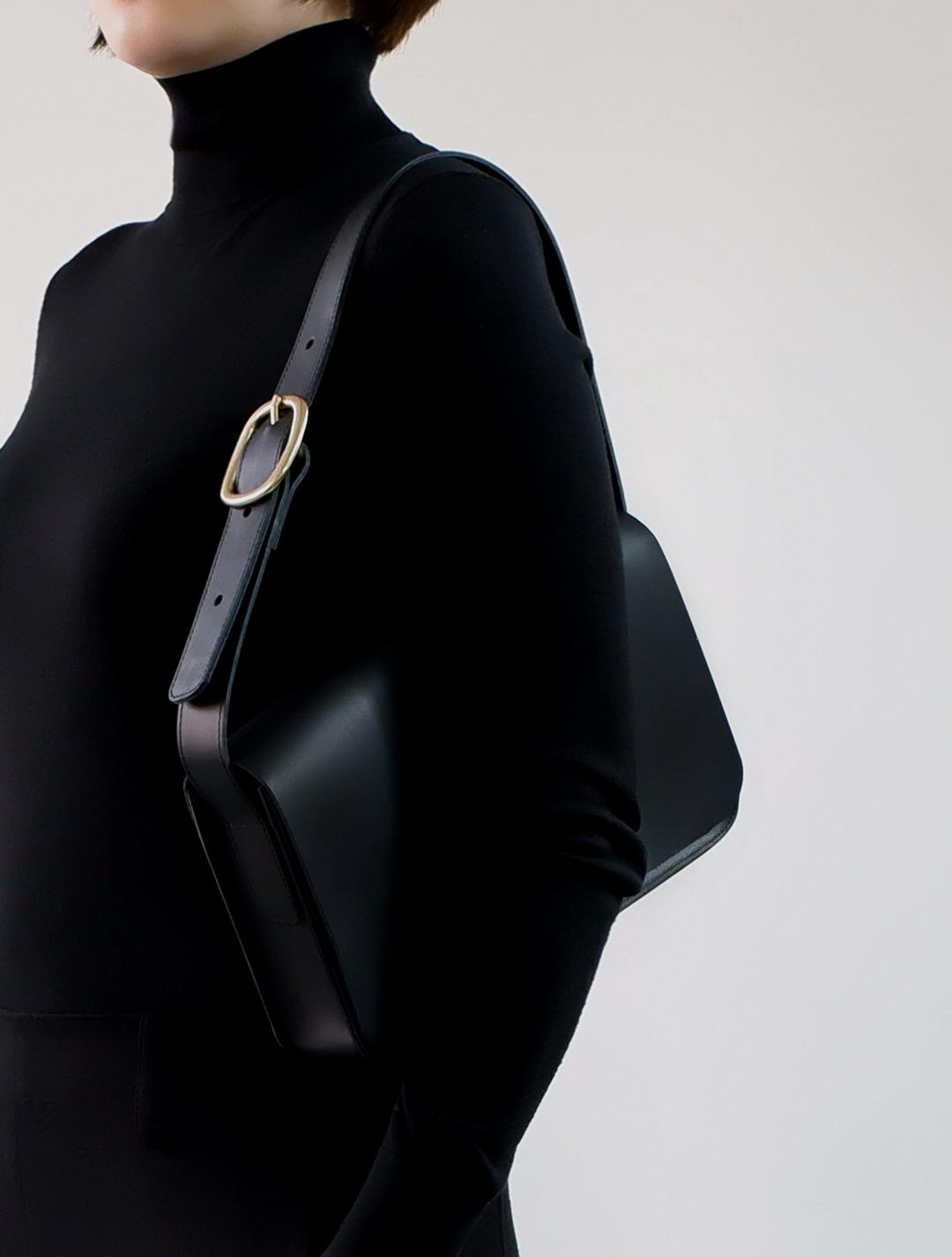 코운 오일리 바게트 백 블랙