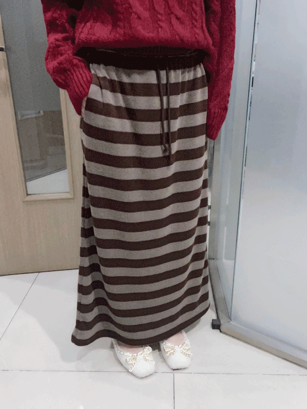 레인블루 sweat low stripe knit skirt