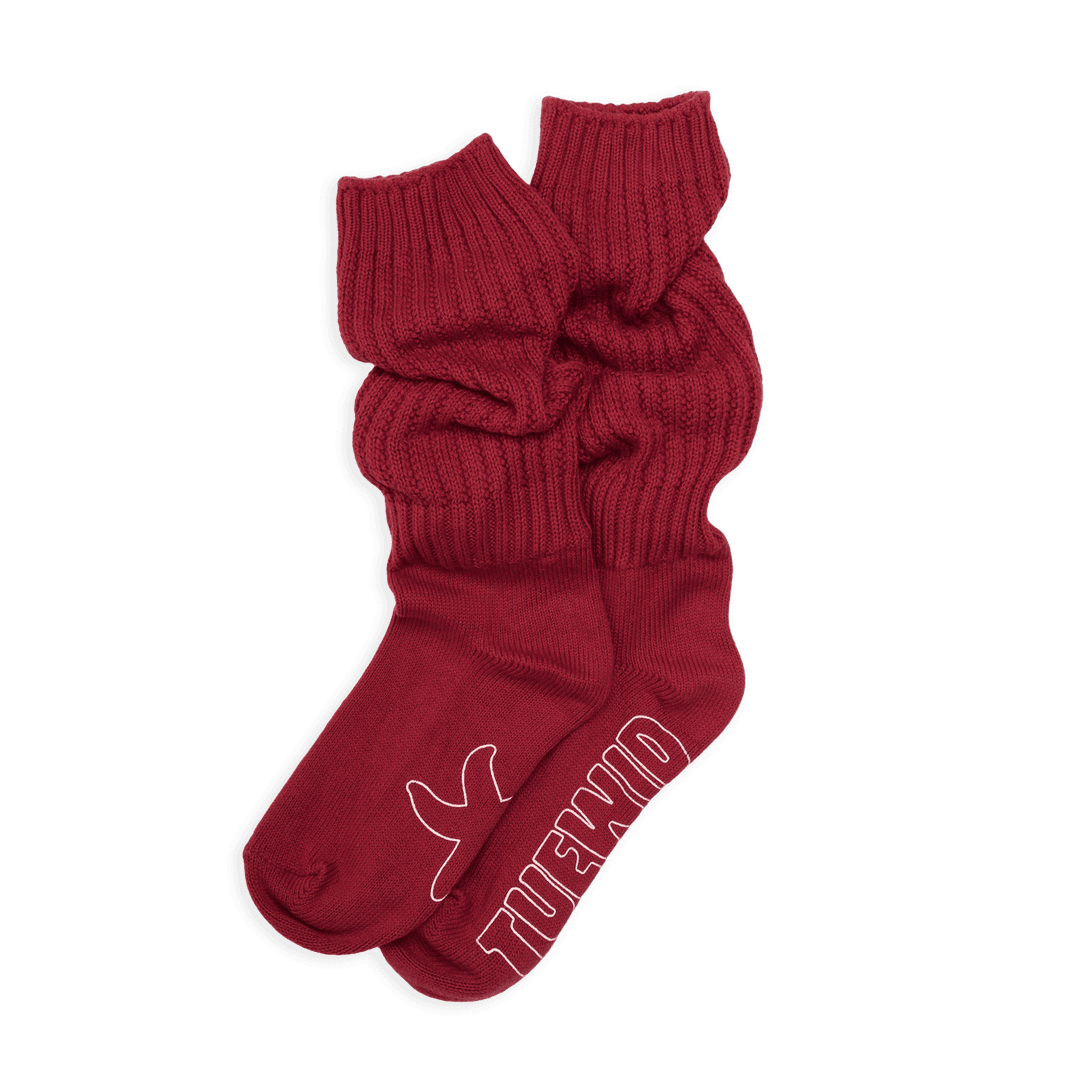 TUEWID STARFISH logo slouch socks in cherry red