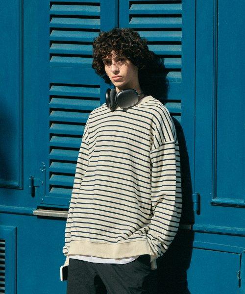 스트라이프 슬릿 맨투맨 티셔츠 라이트베이지 FMT3071