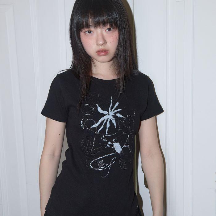 BACK SLIT BUTTON TEE (BLACK) F25QB126