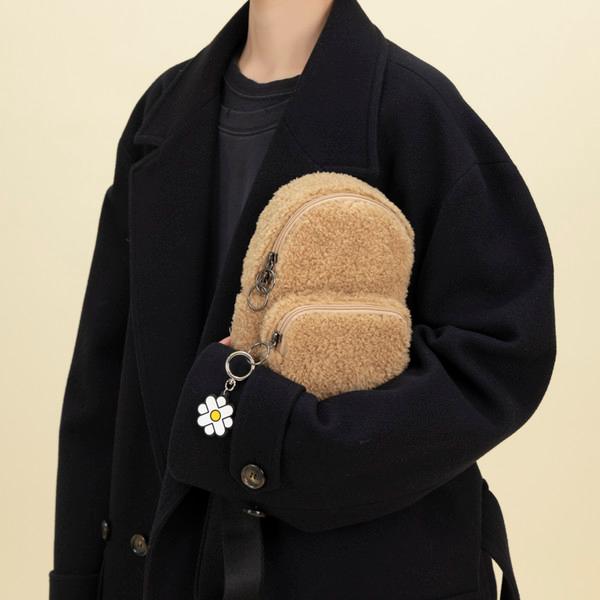 [11/04 예약 발송] 조이 슬링백 미니 퍼리 (2color)