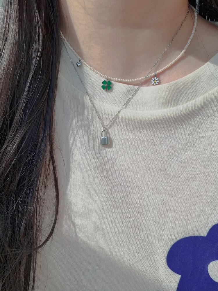 lucky charm necklace / 썸머하츠 핸드메이드 클로버 데이지꽃 비즈목걸이