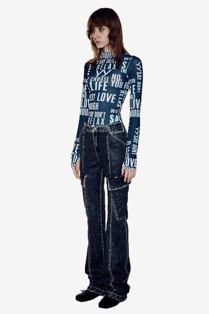 SLOGAN GRAPHIC TOP