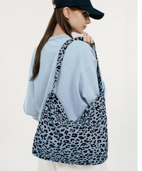 [리퍼브] 크리미 레오파드 소프트 숄더백 베이비블루