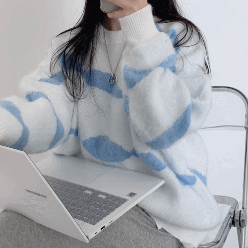 구름같이 부드러운 앙고라 니트