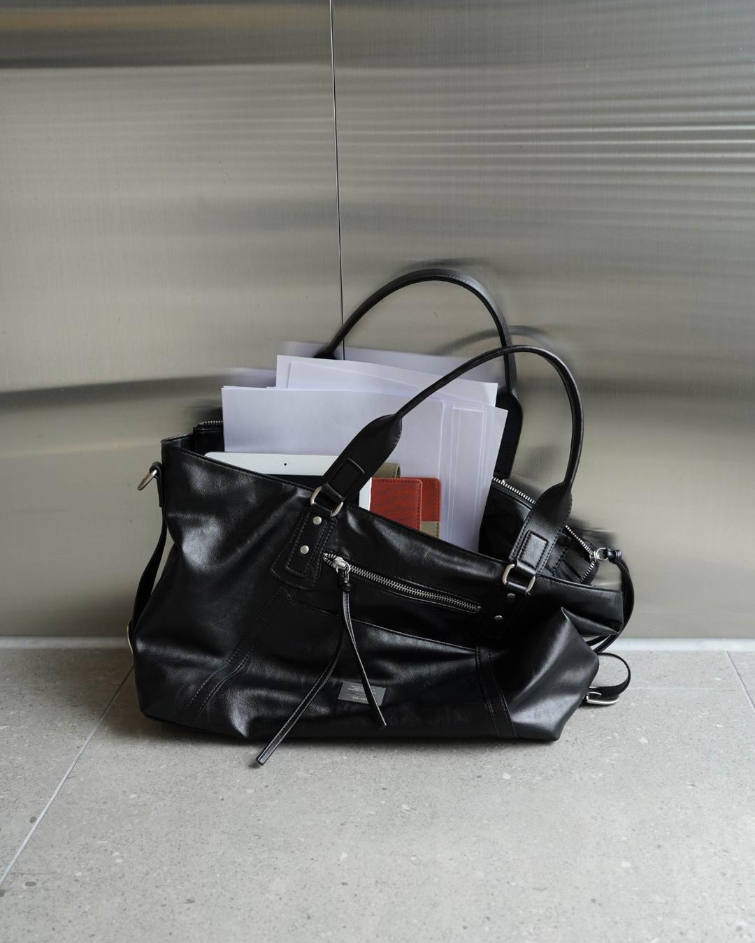 [4/7 15:00] Lou 루 스터드 백 - black