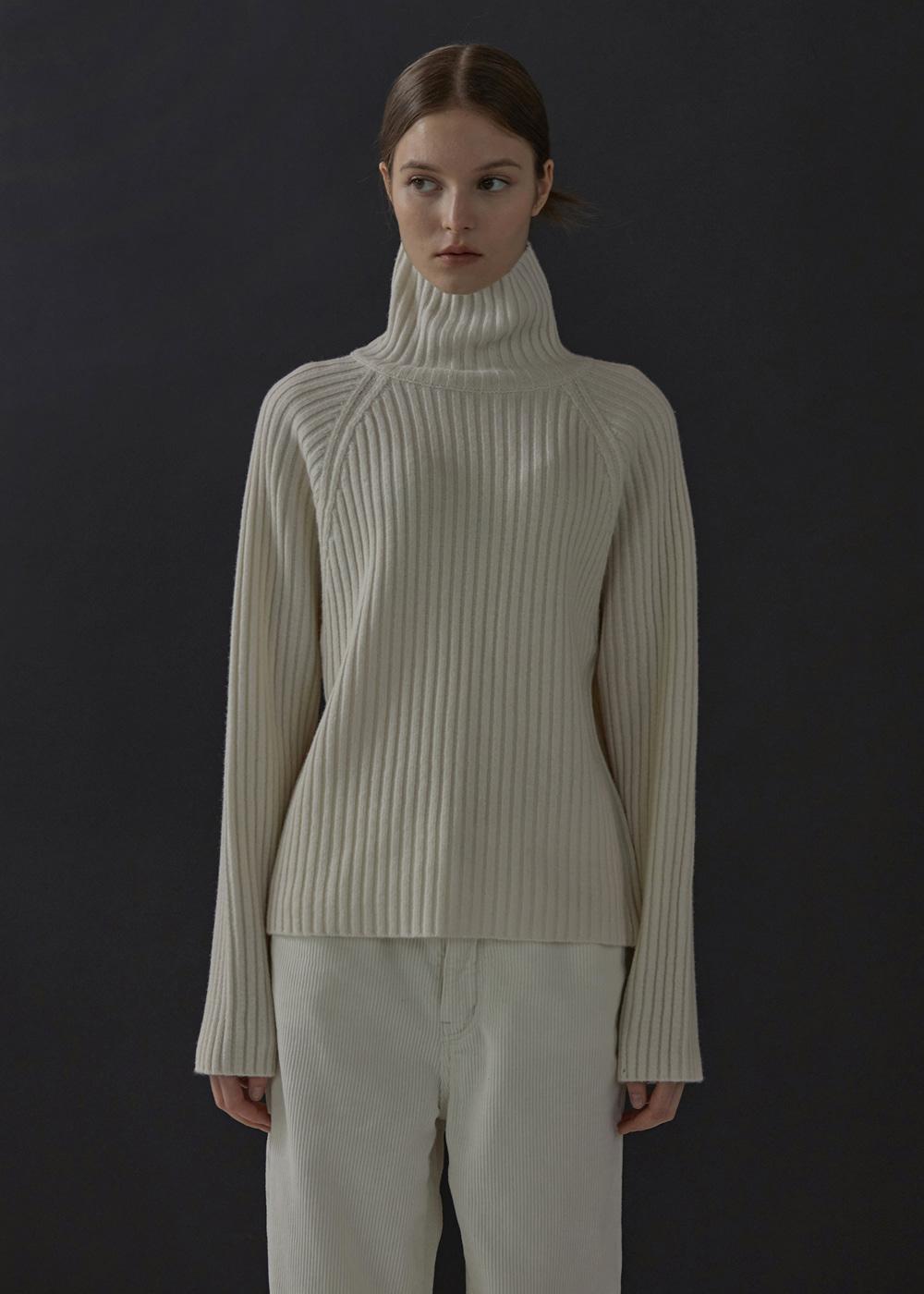 Ribbed turtle neck knit (ivory)