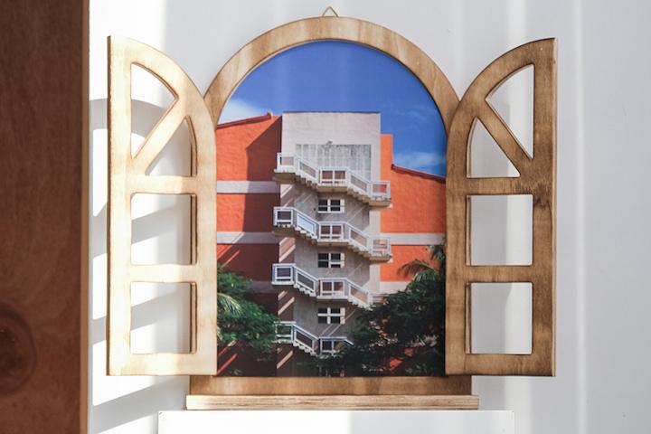 벽면 감성 인테리어 열리는 창문액자 아치형