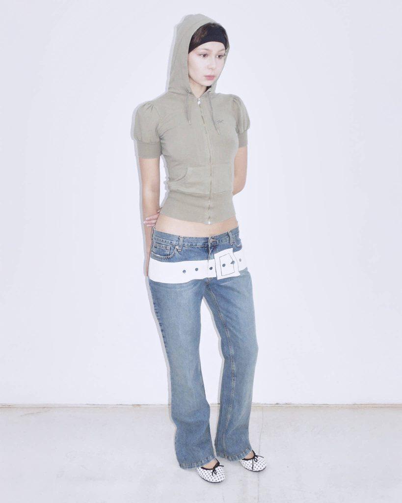 DENIM BOTTOMS WITH BELT PRINT - Anemonia