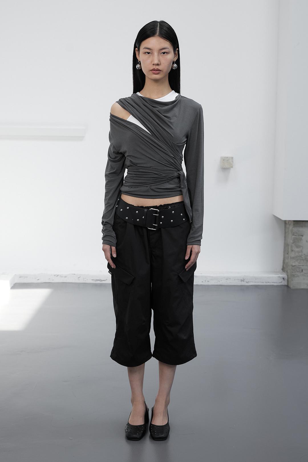 WAIST STRING CAPRI CARGO PANTS / BLACK