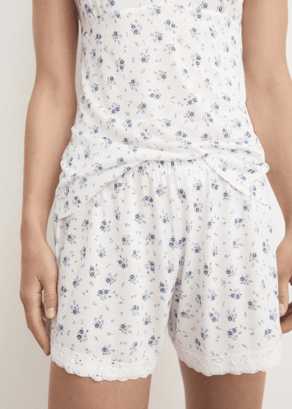 Short de pyjama à imprimé floral en dentelle