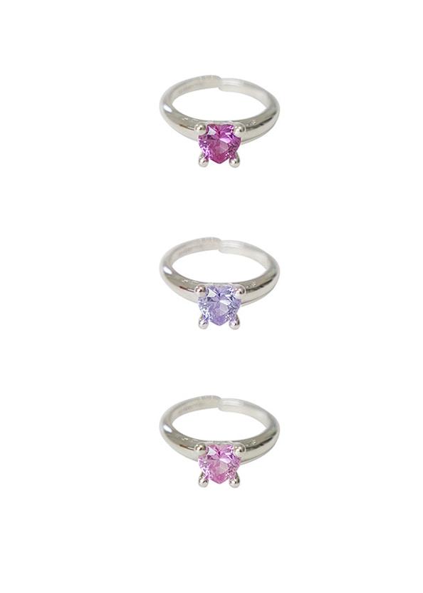 Petit heart ring