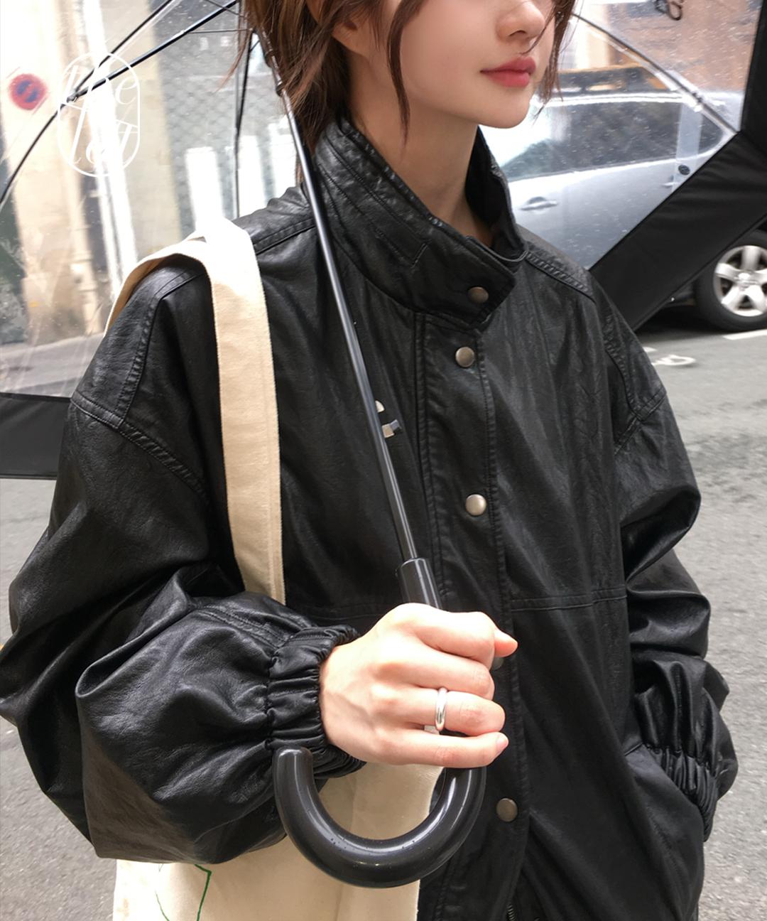 더롯 [vegetable] 베지터블 러스턴 레더 자켓 (1color) 간절기/아우터/점퍼/페이크레더/하이넥/집업/재킷/데일리/출근룩/개강룩/데이트룩/여행룩/나들이룩/가을신상