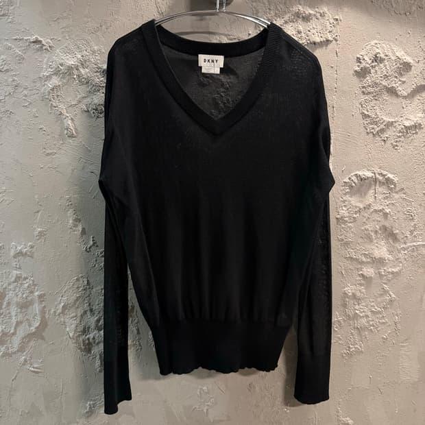 S 디케이엔와이 DKNY 브이넥 시스루 니트 블랙 | 후루츠패밀리