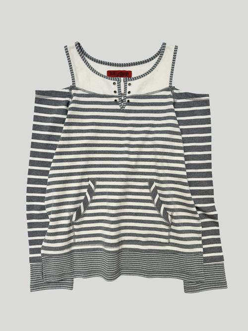 OVERLOCKED OFF-SHOULDER T-SHIRT: ST.GREY