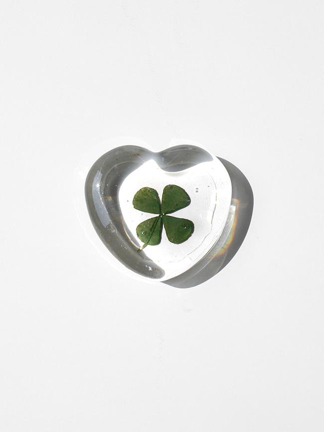 clover heart mini paperweight