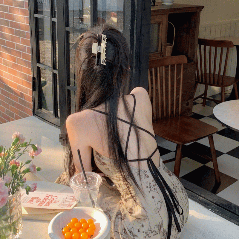 [여름신상/여름원피스] 베이지 플라워 라운드넥 배색 끈나시 크로스 백트임 쉬폰 플레어 롱원피스  바캉스룩 비치룩 비치원피스 휴양지룩 여행 휴가 파티룩 파티드레스