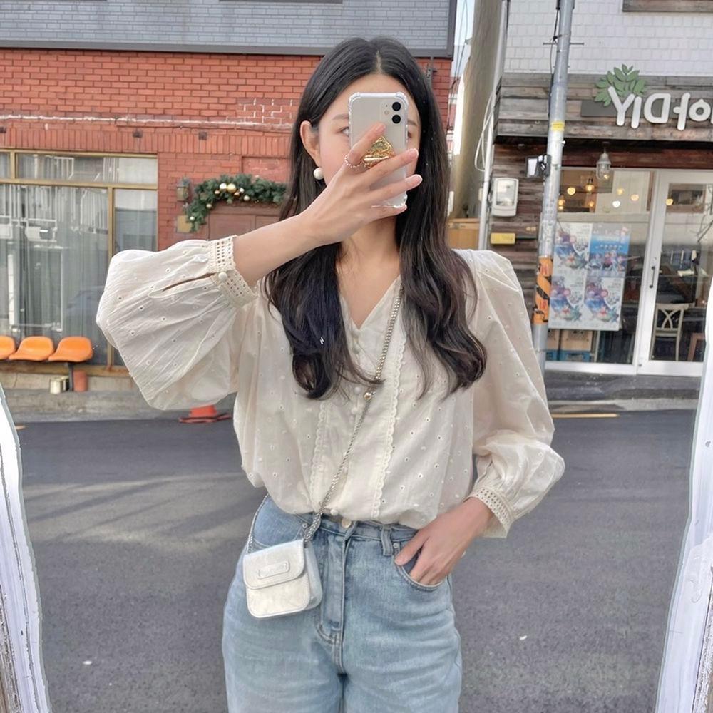 리비 펀칭 콩단추 퍼프 블라우스