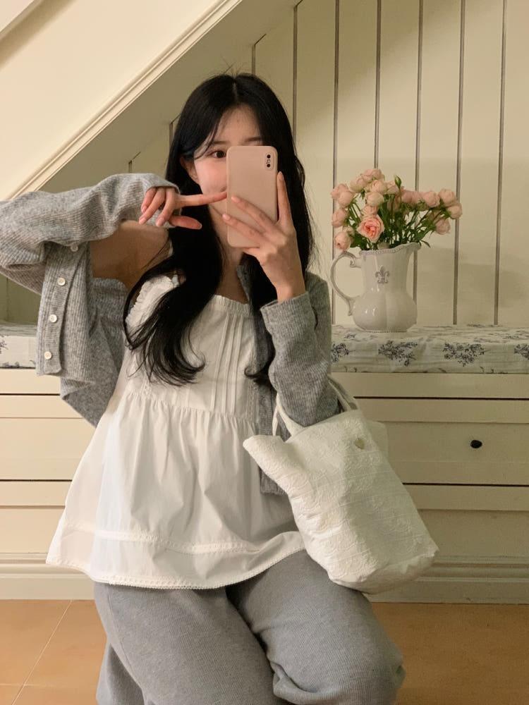 멜드 핀턱 나시 블라우스