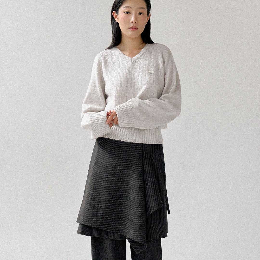 Powder v-neck knit (silver gray)