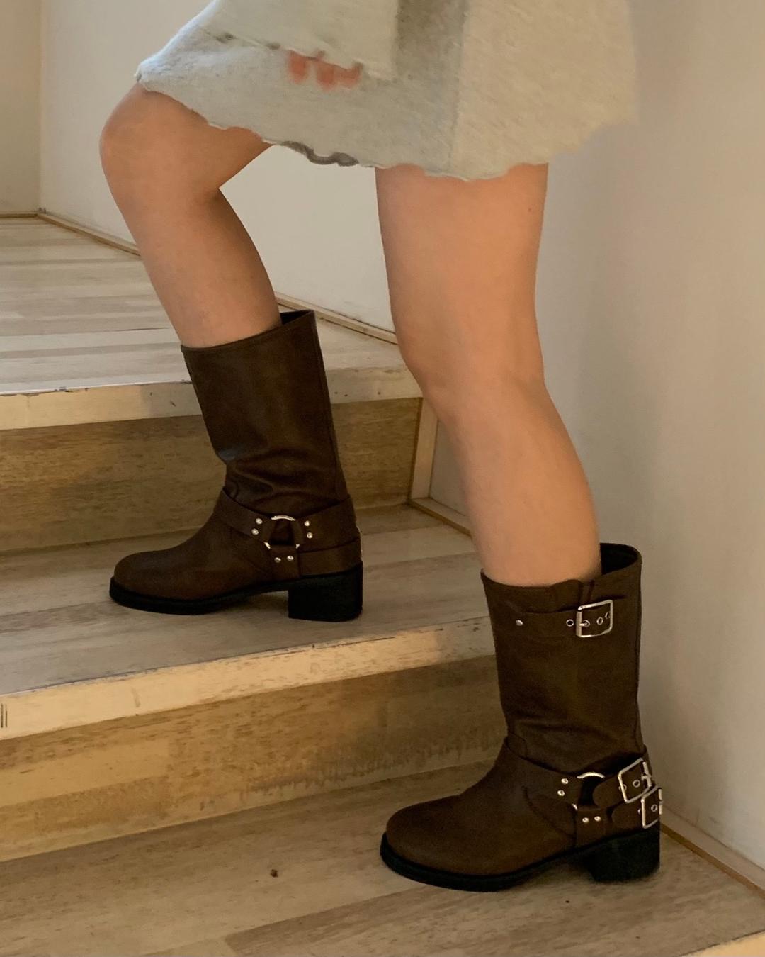 할시온 ( 오늘까지!할인)버클 바이커 미들부츠(2color)