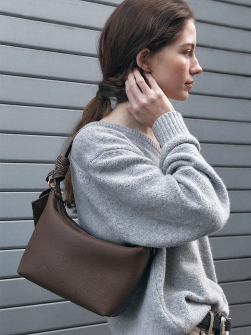 드메리엘(DEMERIEL)  Veneta Volume Bag Mocha - 사이즈 & 후기 | 무신사