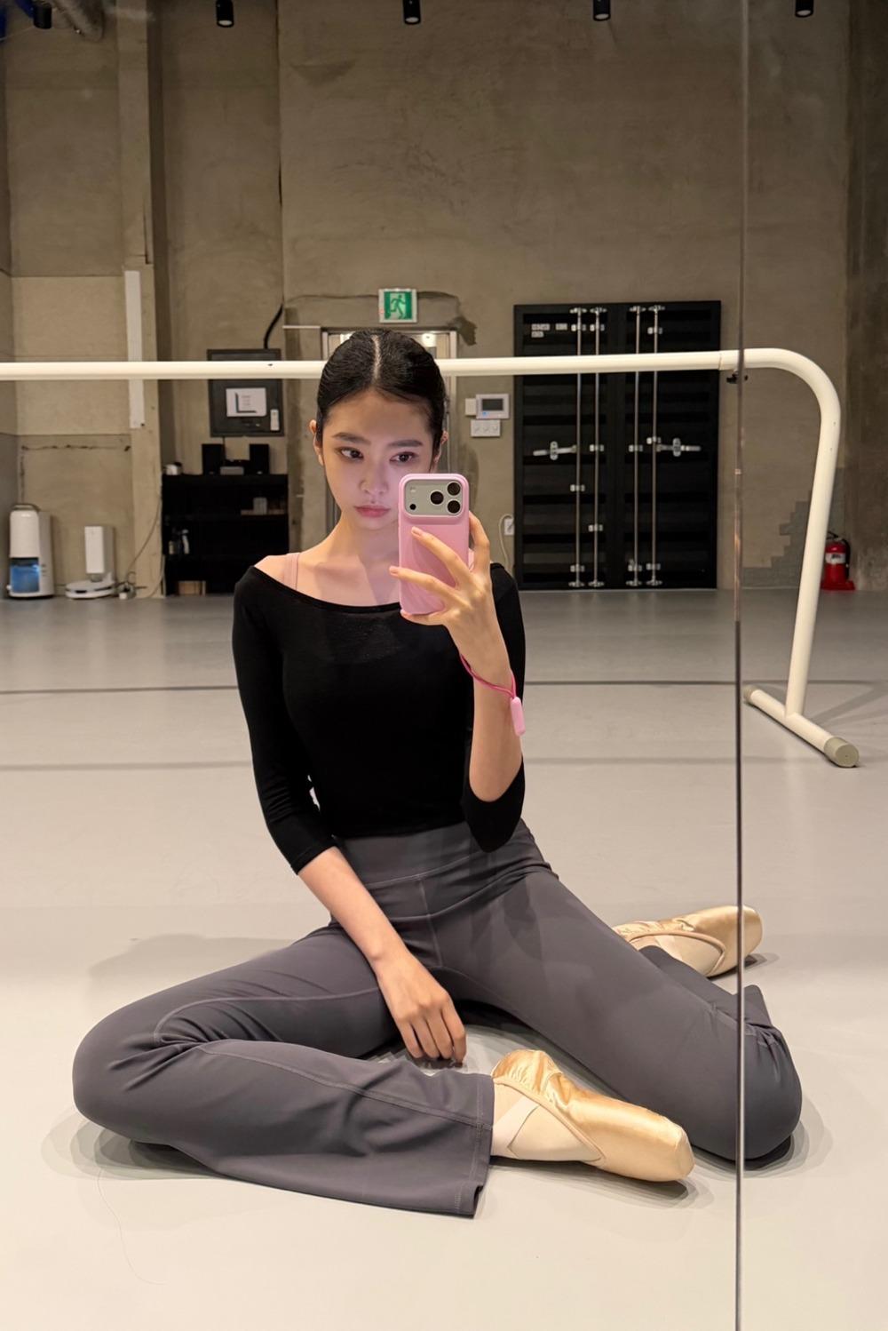 세미 부츠컷 팬츠 (차콜)