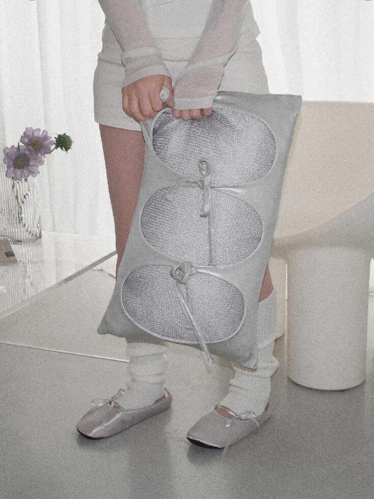 Silver Ribbon Cushion(솜포함)