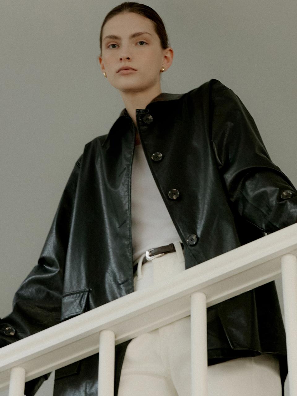 오버핏 에코 레더 하프 트렌치 자켓 블랙 L180