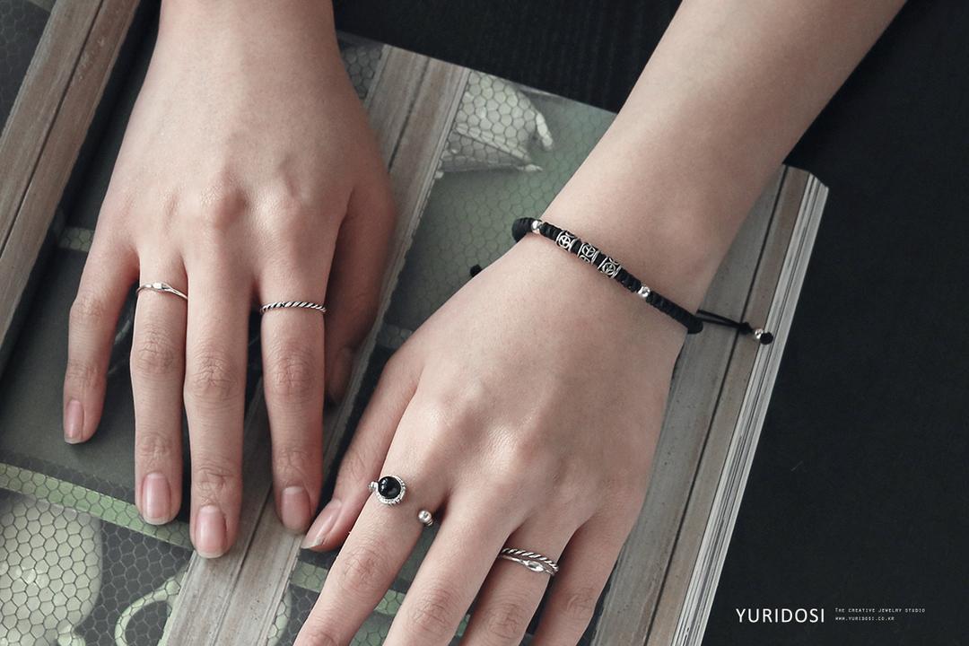 925 Silver Peace Sign Charm Knot Bracelet