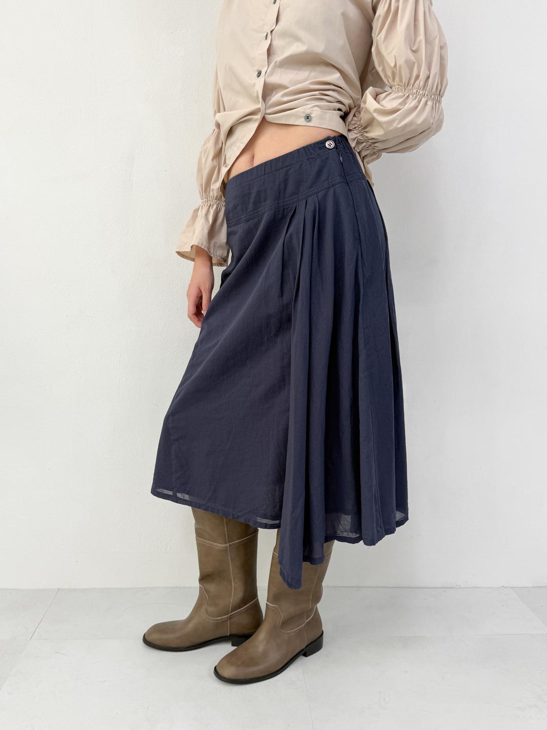 637. Navy cotton pleated skirt