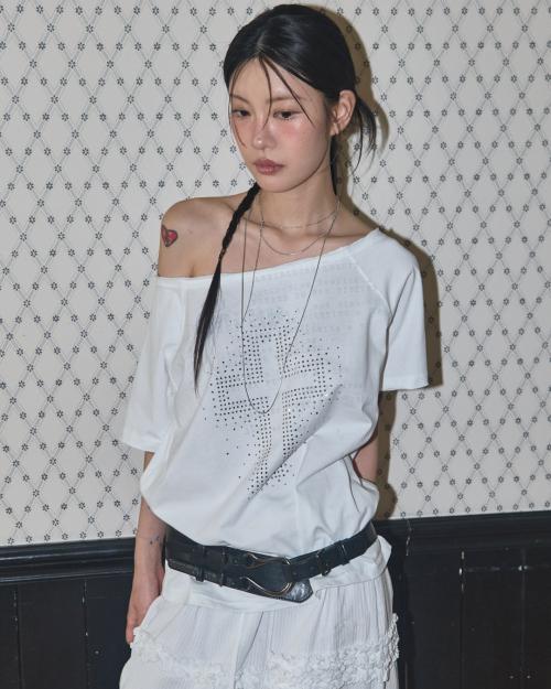 디바인 크로스 원숄더 티 (WHITE) F25QB138