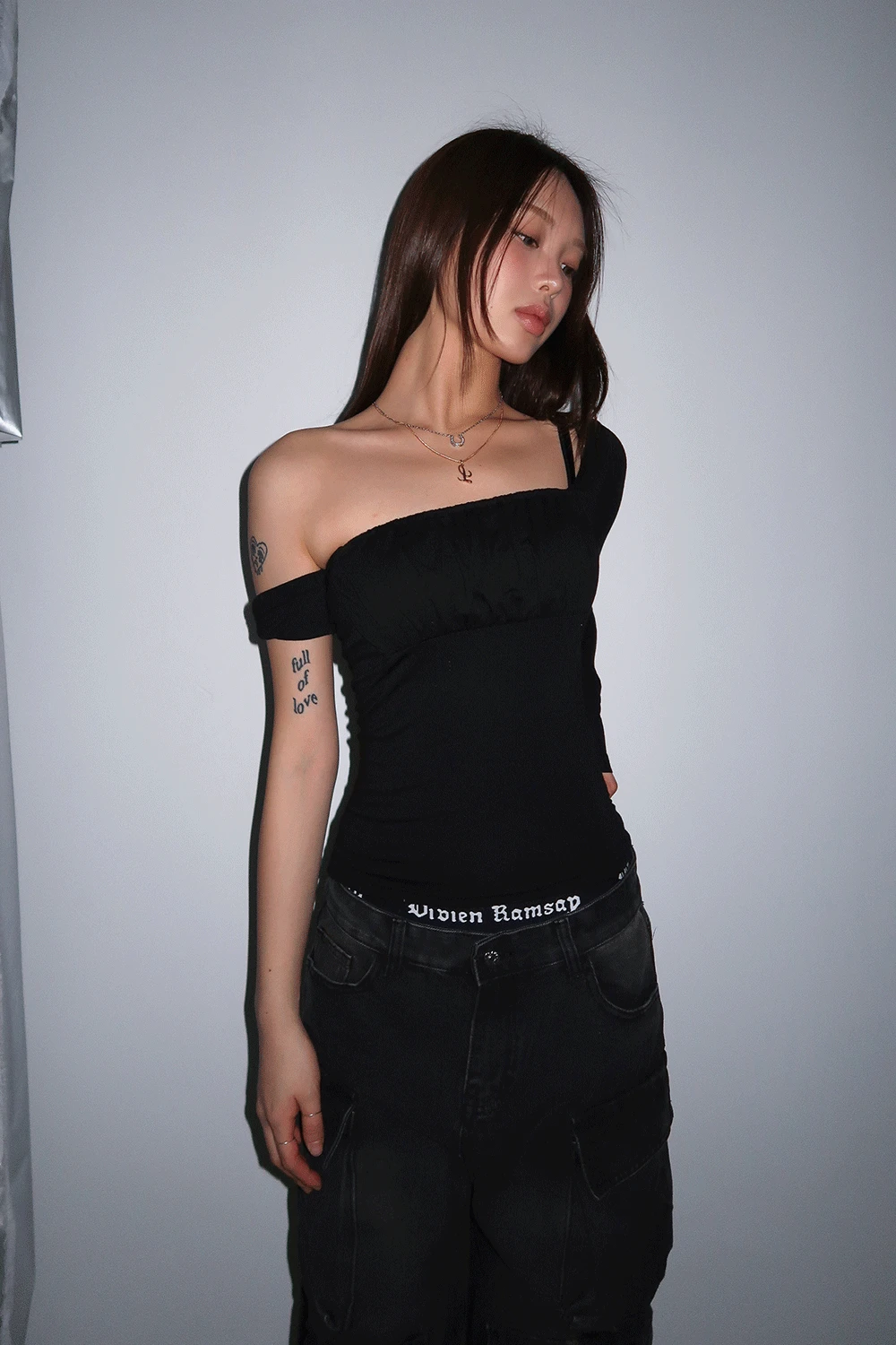 WING UNBALANCE OFF T / 윙 언발란스 오프 티