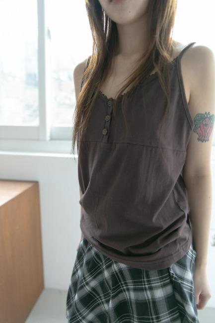 오무수히 lace button v-neck sleeveless(4colors)