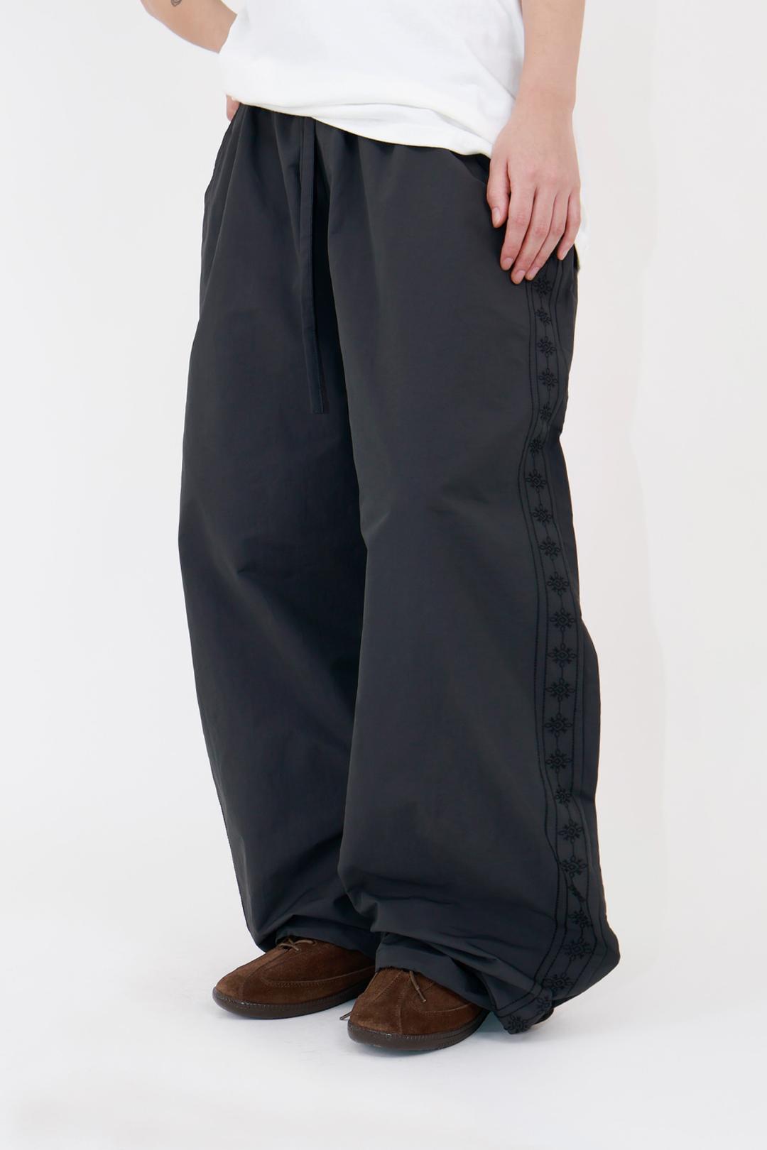 에스닉 자수 나일론 팬츠