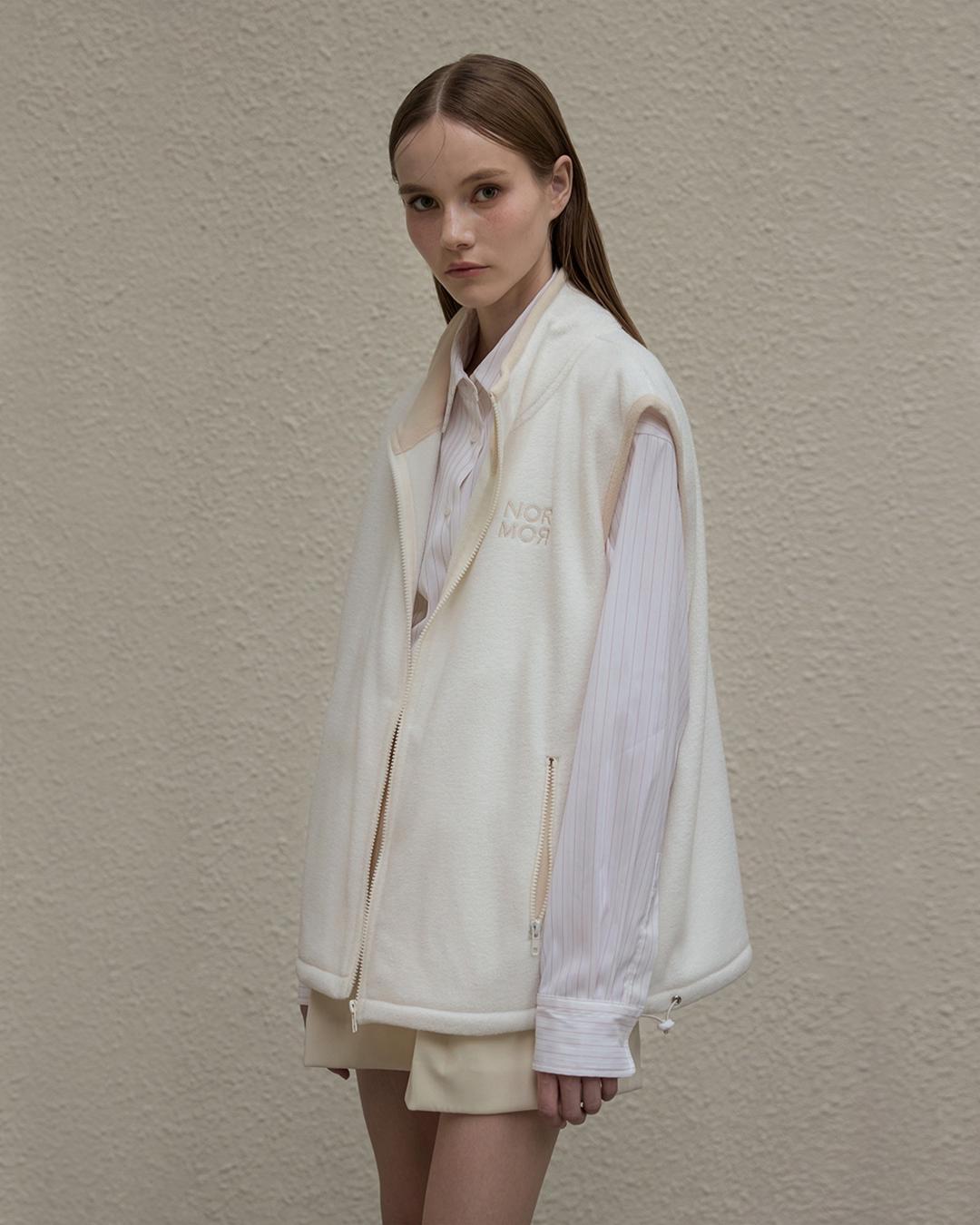 [노머] Fleece zip up vest White