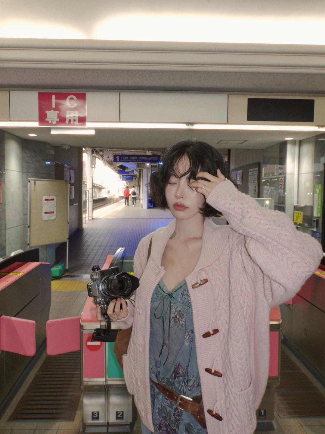 Toggle Button Wool Cable Knit Cardi In Pink