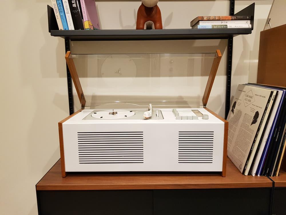 [중고] 브라운 디터람스 백설공주의관 SK4/1a braun dieter rams turntable 강민경 턴테이블