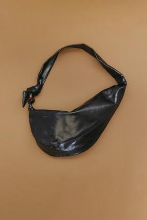 Fling messenger bag(Glossy crack black)