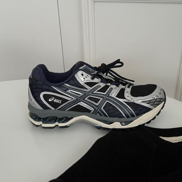 [해외]아식스 젤 님버스 10.1 블랙 1203A543-003