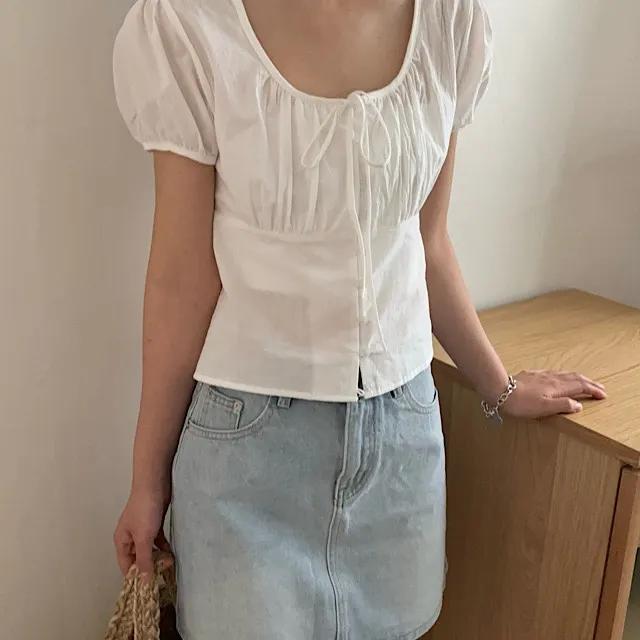 빌리 퍼프 셔링 리본 버튼 블라우스