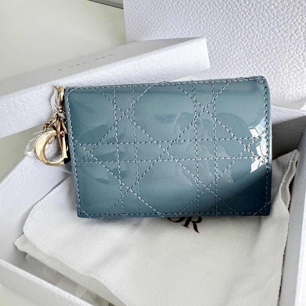 디올 카드지갑 레이디 플랩 까나쥬 페이턴트 국내백화점 전컬러