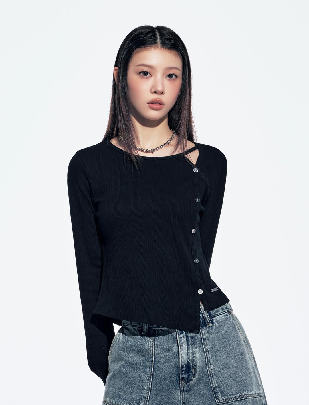 [아일릿 모카 착용] CROSS BUTTON  LONG SLEEVE T-SHIRTS BLACK