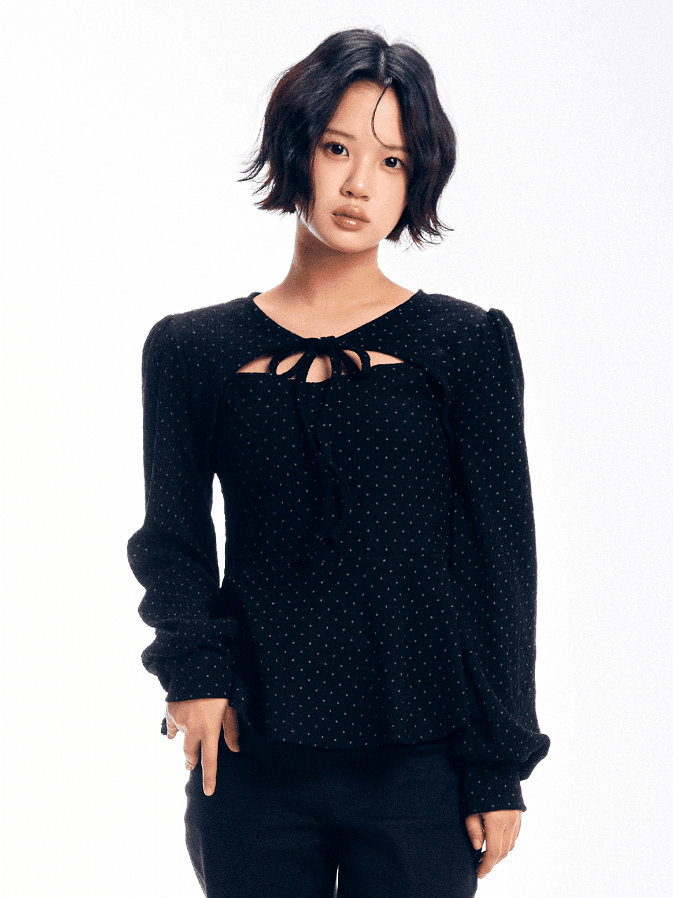 도트 주름 볼레로 티셔츠 - 블랙(DOT WRINKLE BOLERO RIBBON T-SHIRT - BLACK)